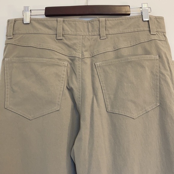 Tilley Pants Mens 34 x 28 Khaki Tan Nylon Stretch Chino Straight Leg Travel - Picture 6 of 11